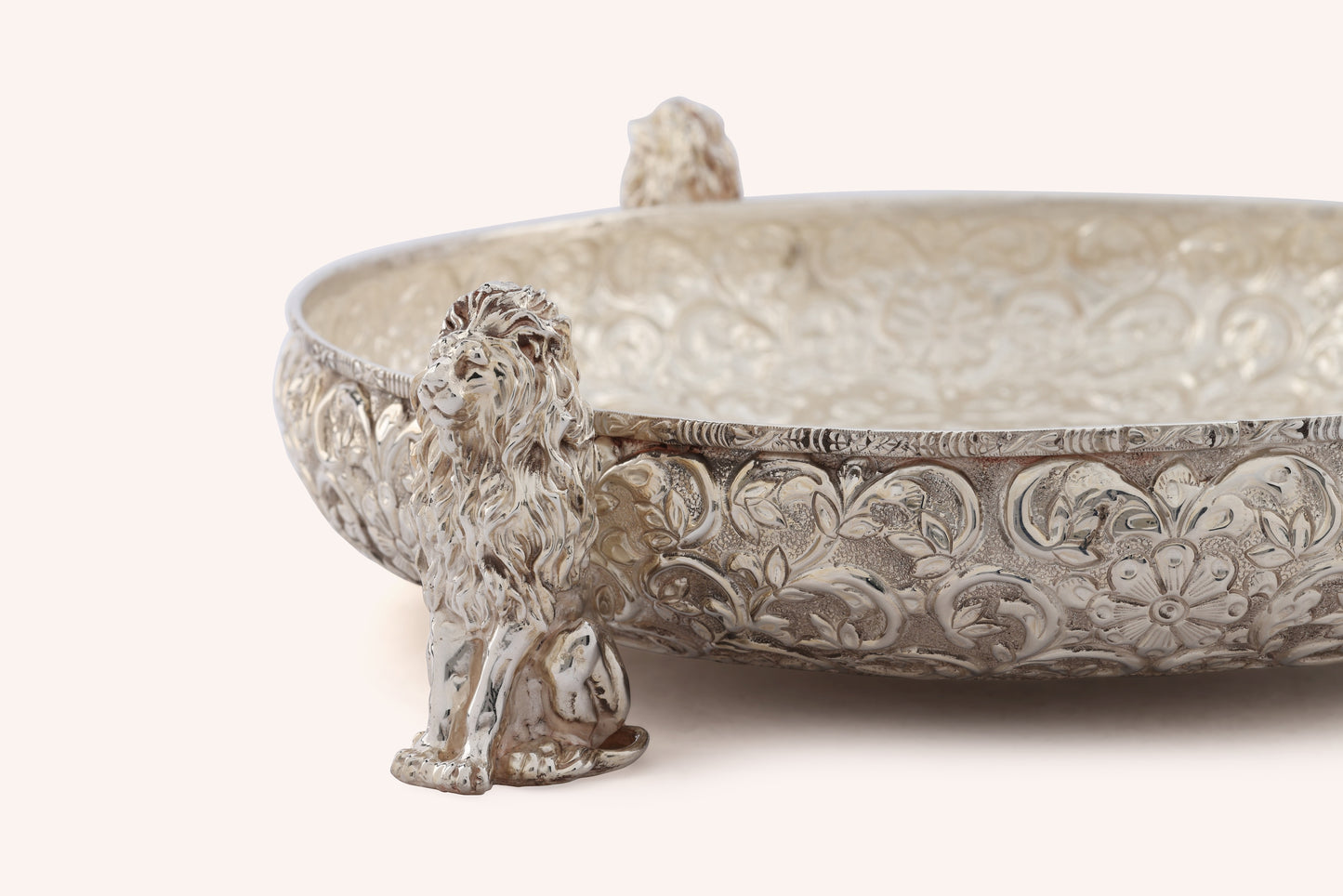 Lion Silver Urli