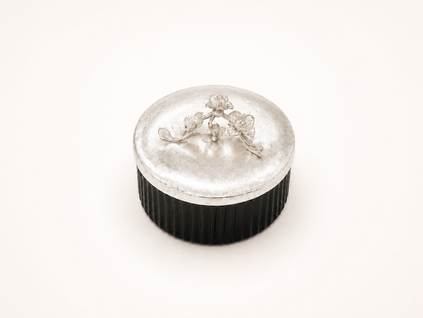 Silver Flower Top Box