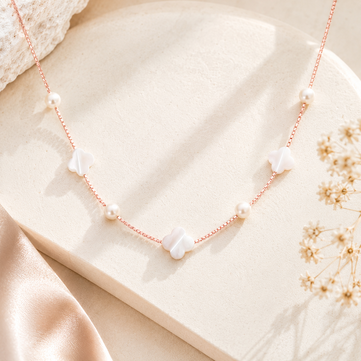 Pearl Clover Necklace in Rose Gold